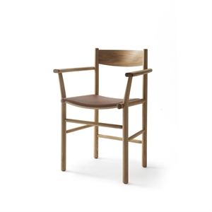 Nikari Linea Collection Akademia Dining Chair w. Armrests Lacquered Oak/Elmosoft 33004 Leather