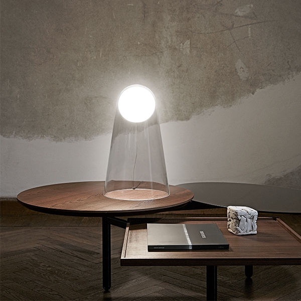Wolf in schaapskleren hiërarchie dynastie Satellight Foscarini Table lamp White - See more Table lamps here