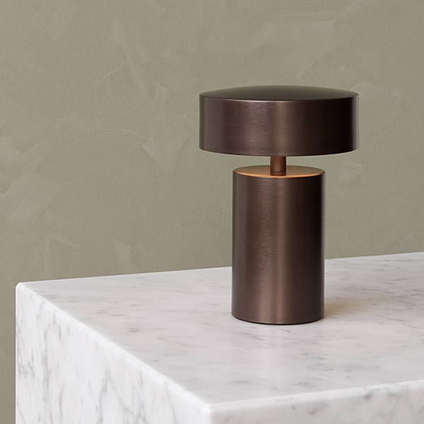 Column Table Lamp i Bronze fra MENU See the entire selection here