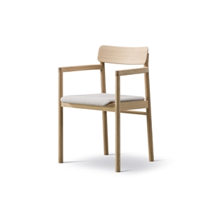 Fredericia Furniture Post Dining Chair w. Armrest Lacquered Oak/Sunniva