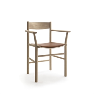 Nikari Linea Collection Akademia Dining Chair w. Armrests Light Lacquered Oak/Elmosoft 33004 Leather
