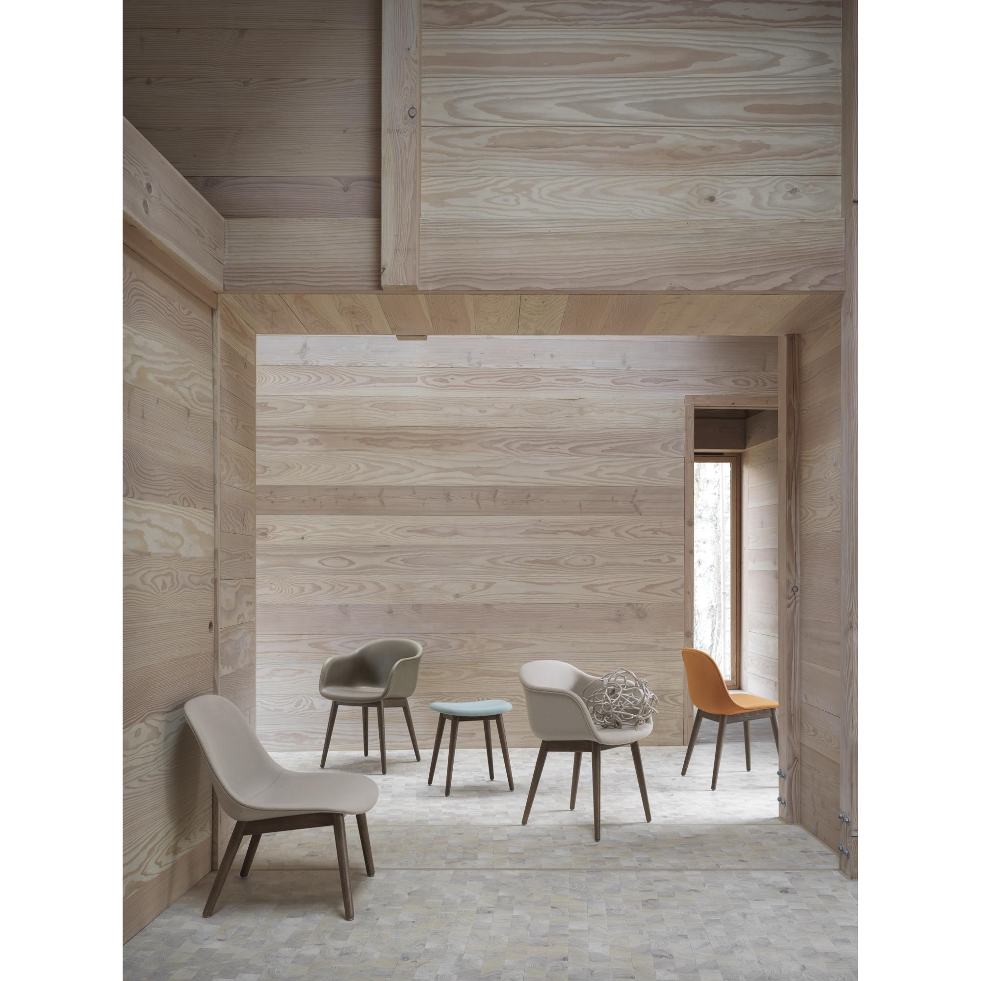klep Goedaardig Oppositie Muuto Fiber Dining Chair w. Armrests and Wood Base Natural White/ Oak