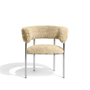 Møbel Copenhagen Font Dining Chair with Armrests Sheepskin Honey/Polished Steel Frame